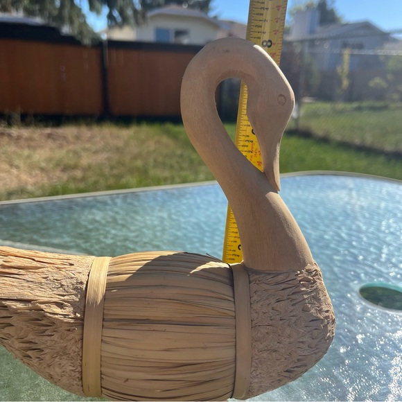 Handcrafted Swan Carved Wood Head & Sculpted Reed Body Figurine Display - Picture 9 of 11